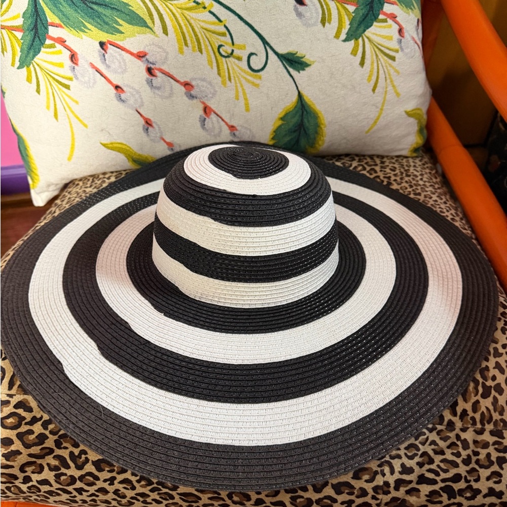 Shade & Shore Black and White Striped Oversized Adjustable Sun Hat